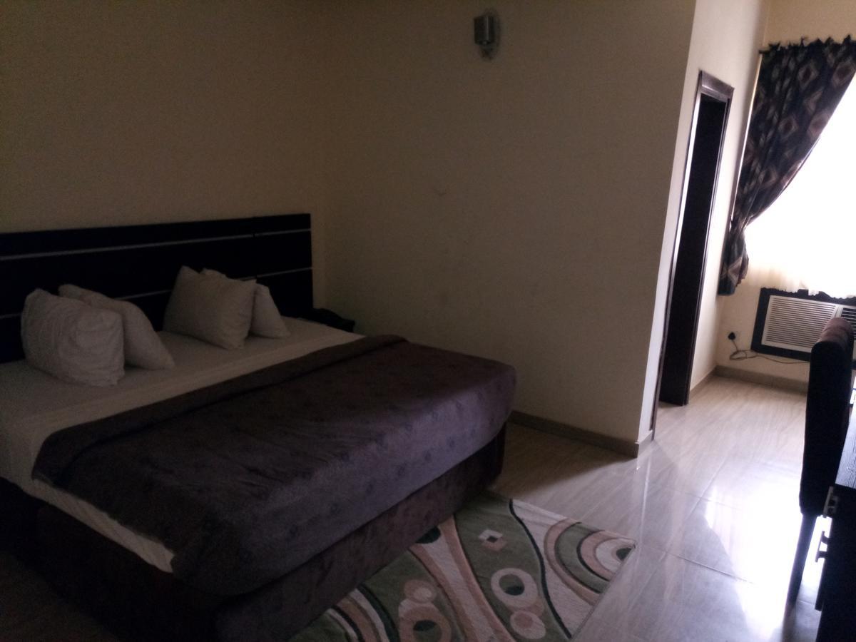Hotel Benizia Асаба Екстер'єр фото