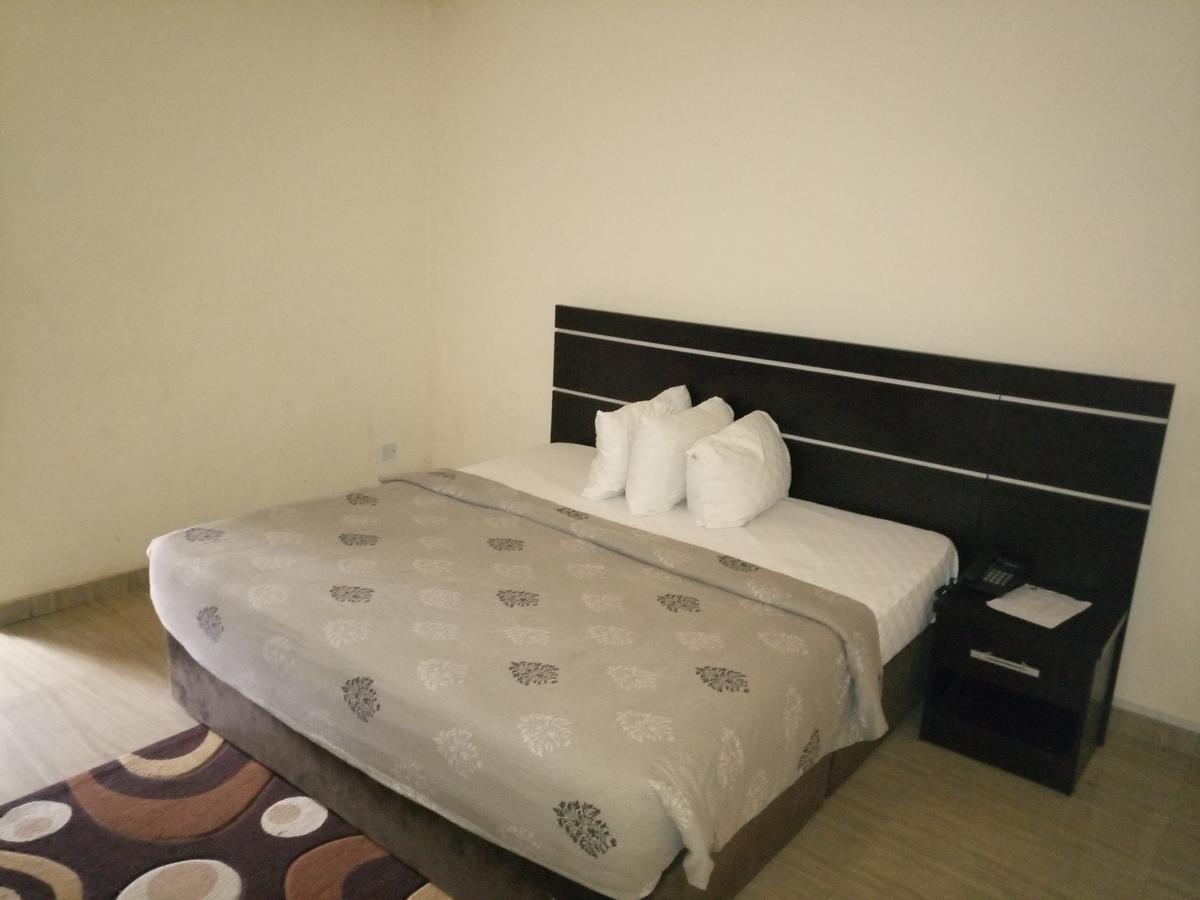 Hotel Benizia Асаба Екстер'єр фото