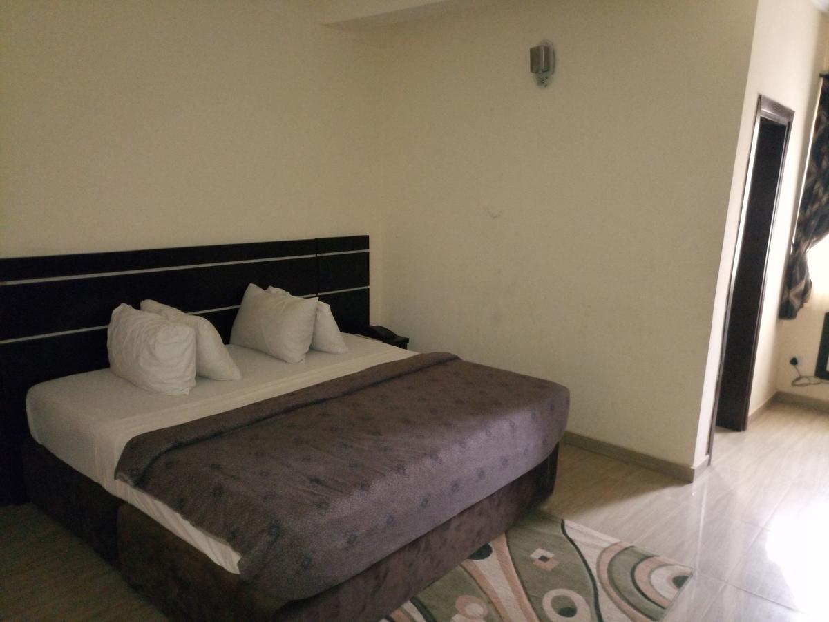 Hotel Benizia Асаба Екстер'єр фото